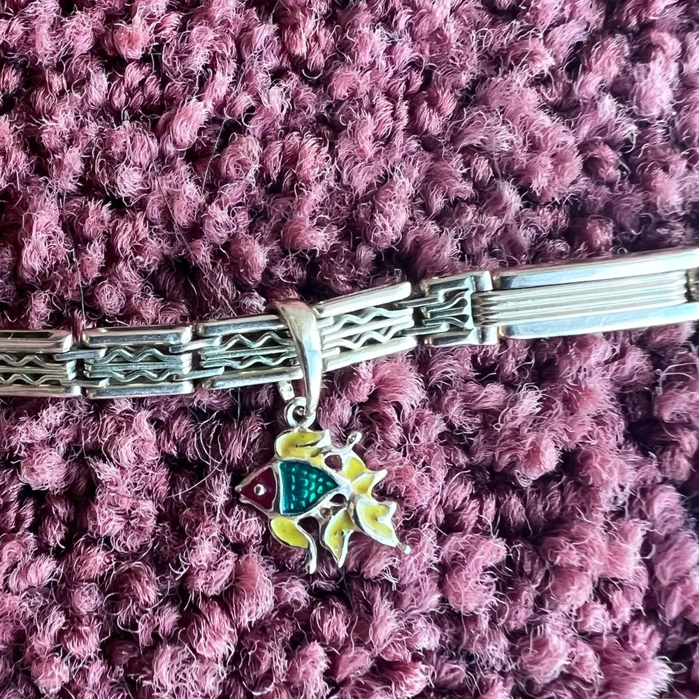 Solid Rose gold gold fish pendant - Picture 5 of 7